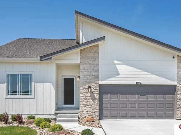 5219 Sheridan Rd, Papillion, NE 68133