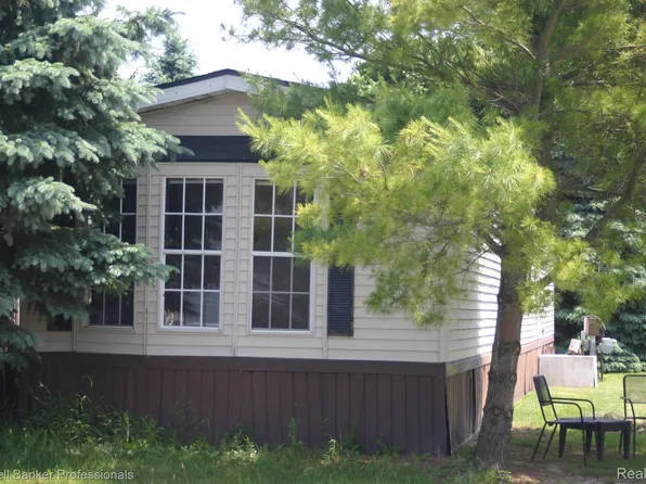 264 Sarah Fern Ct, Lapeer, MI 48446