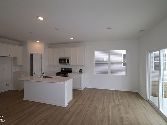 4th image of 5203 Rolling Meadow Blvd