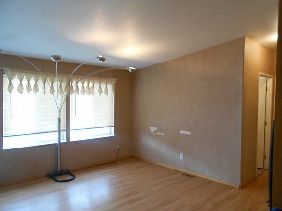 2nd image of 139 Flagstaff Way