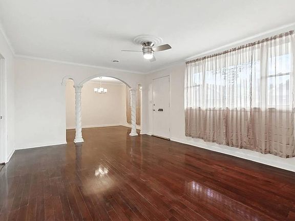 2nd image of 1835 Hope St
