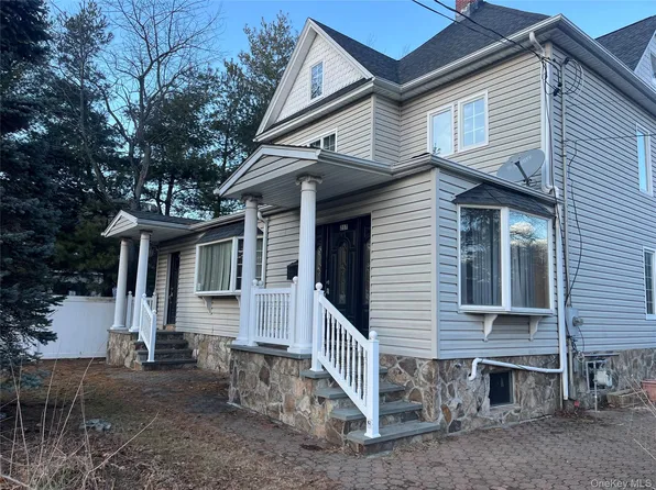 217 Lincoln Avenue, Rockville Centre, NY 11570