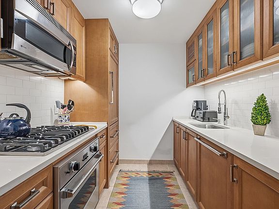 3rd image of 205 E 85th St APT 6F