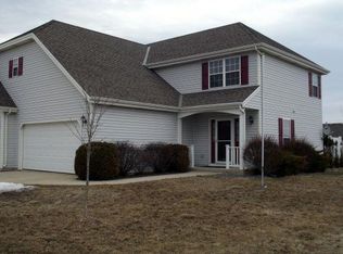 991 Autumn Ridge Dr, Oconomowoc, WI 53066