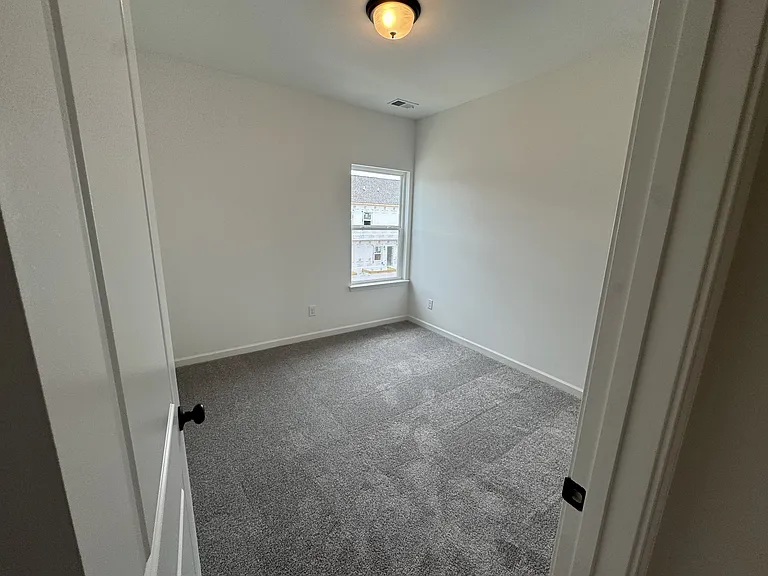 147 Rosebush Ln — Photo 8