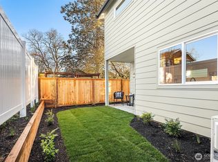 637 NW 77th St, Seattle, WA 98117