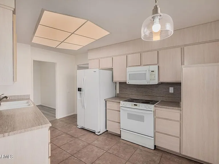 10641 W Boswell Blvd — Photo 20