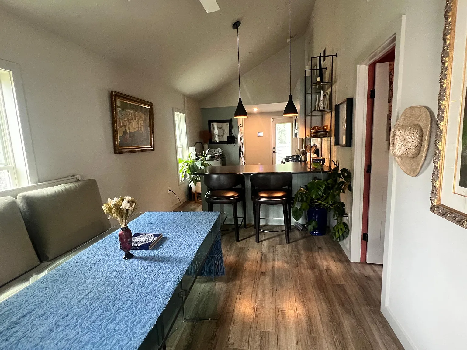 2 bed, 850 sqft, $2,500 — Photo 3