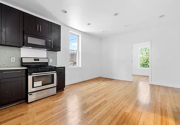 3rd image of 19 Jardine Pl #3