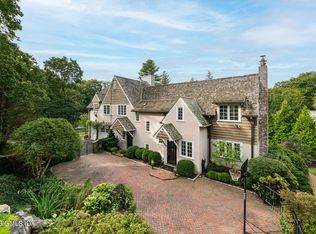 11 Dearfield Ln, Greenwich, CT 06831