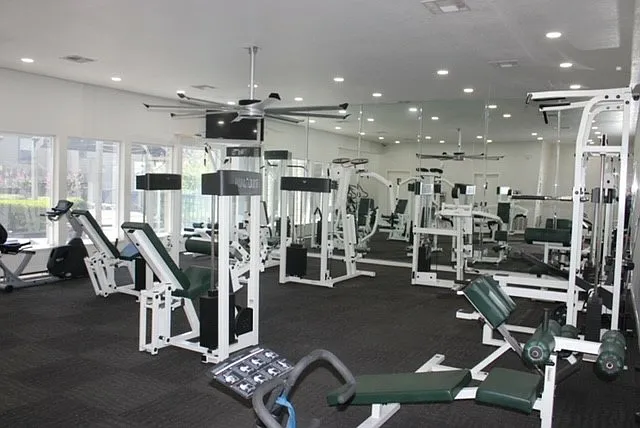 Yacht Club — Photo 15