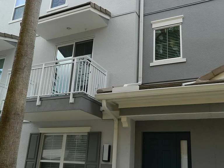 1330 Bolton Pl — Photo 1