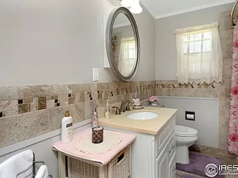 1421 Adams Cir — Photo 8