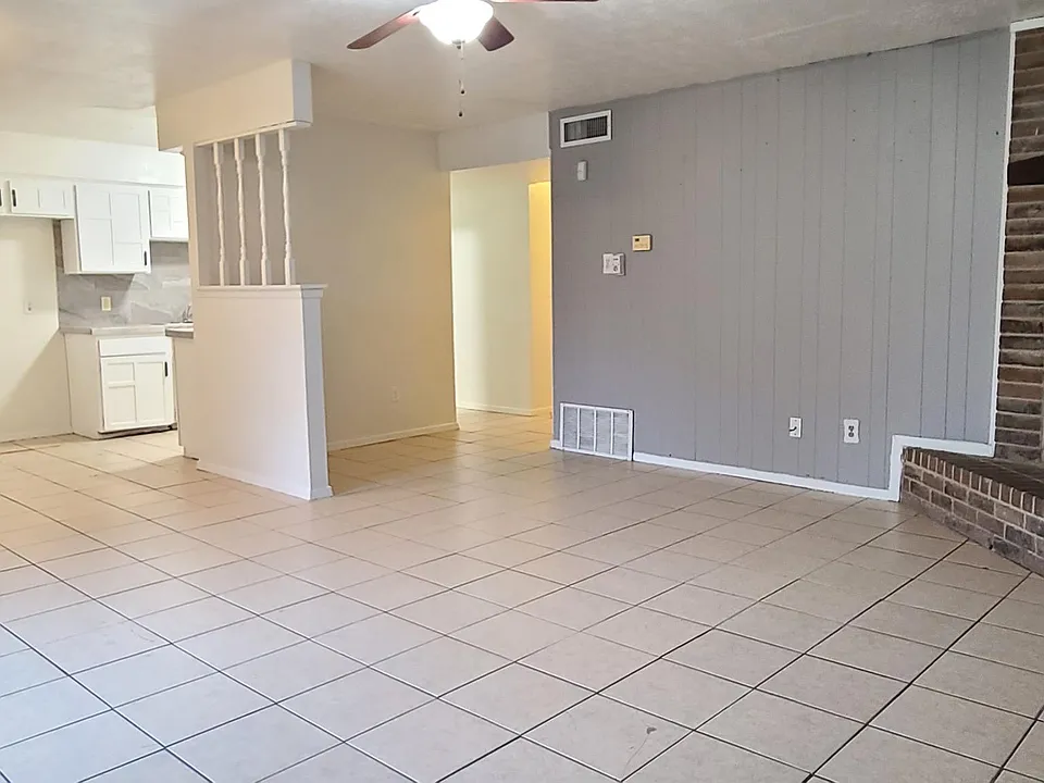 2703 Ponderosa St