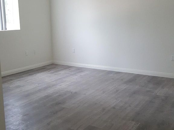 3rd image of 14143 Burbank Blvd APT 201