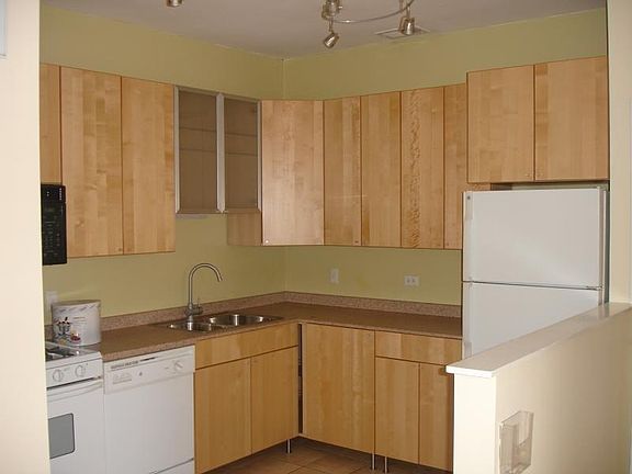 4th image of 1246 N Wood St APT 3