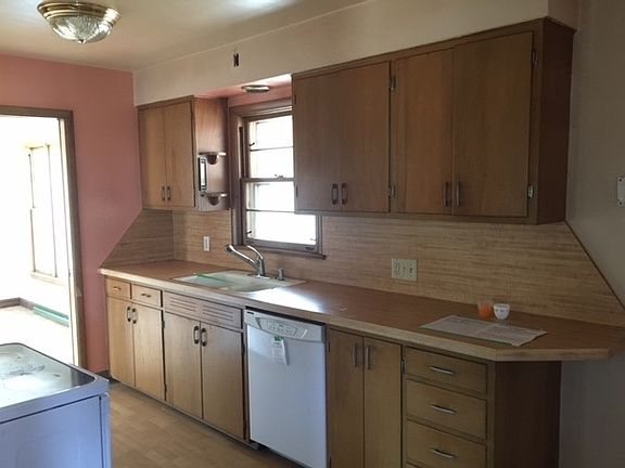 4th image of 1221 Kenmore Ave