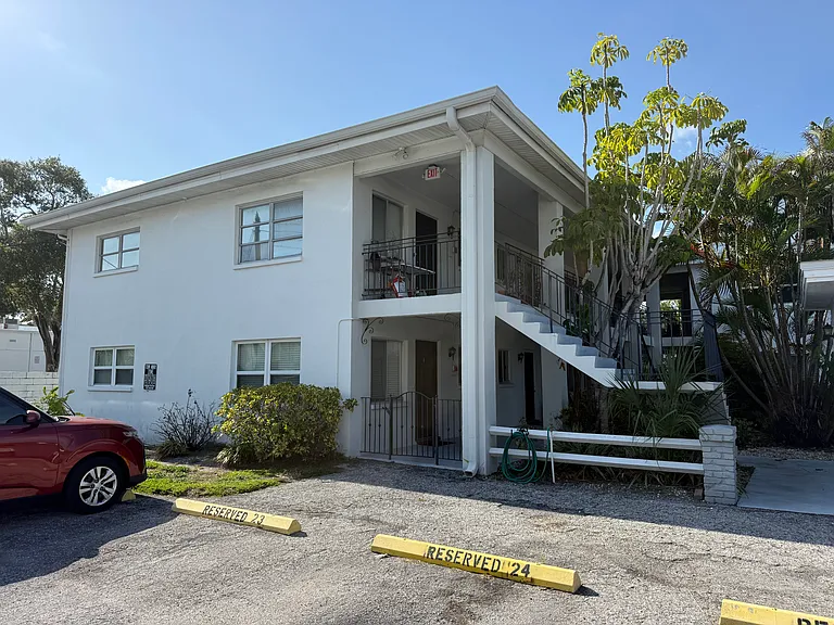 300 35th Ave N #F4 — Photo 11