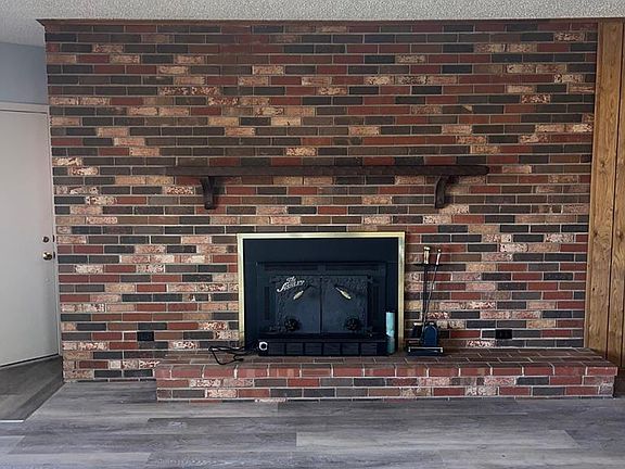 2nd image of 1403 Lone Oak Rd