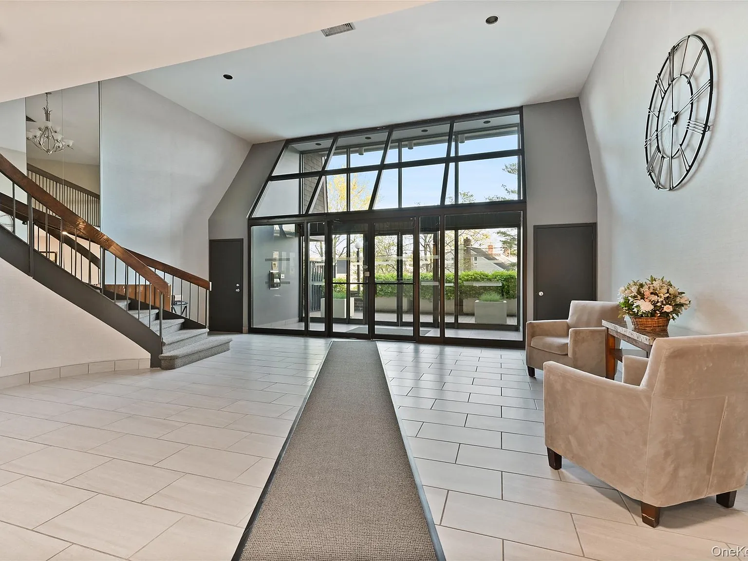 2 bed, 1.0 bath, 1200 sqft, $4,299 — Photo 2