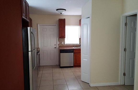 3rd image of 302 S C St