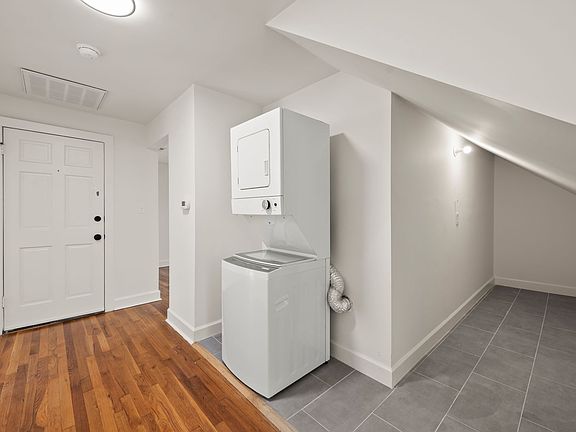 4th image of 1407 Clover St APT E