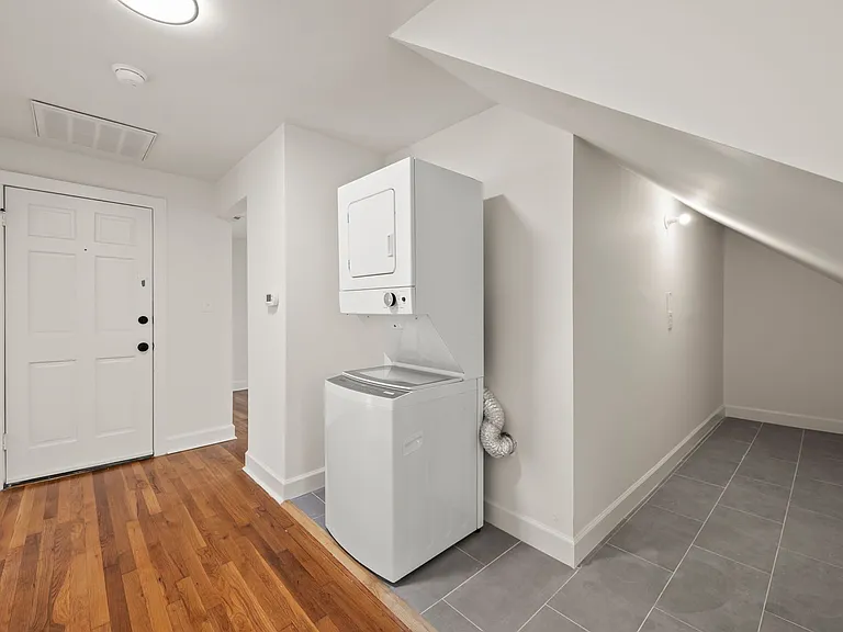 1407 Clover St — Photo 3