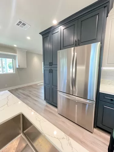 Brand new stainless steel appliances (large fridge with ice maker and water filter, dishwasher, microwave and range. Quartz counters, under cabinet lighting, lots of cabinet space including a large lazy susan cabinet. - 3211 W Alameda Ave #A