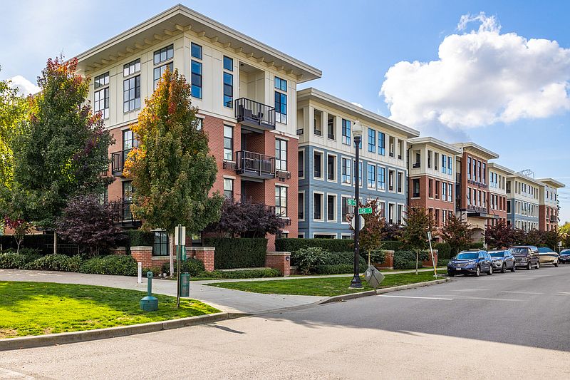 Surrey Apartment for rent - 2 Bedrooms — photo 17