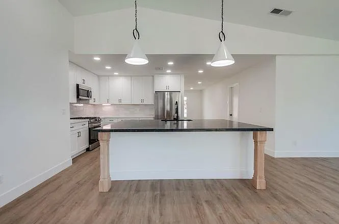 10190 Drumcliff Ave — Photo 8