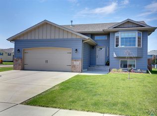 2521 S Lancaster Dr, Sioux Falls, SD 57106