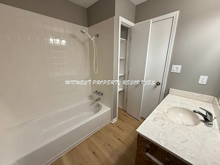 204 NW Market Pl — Photo 13
