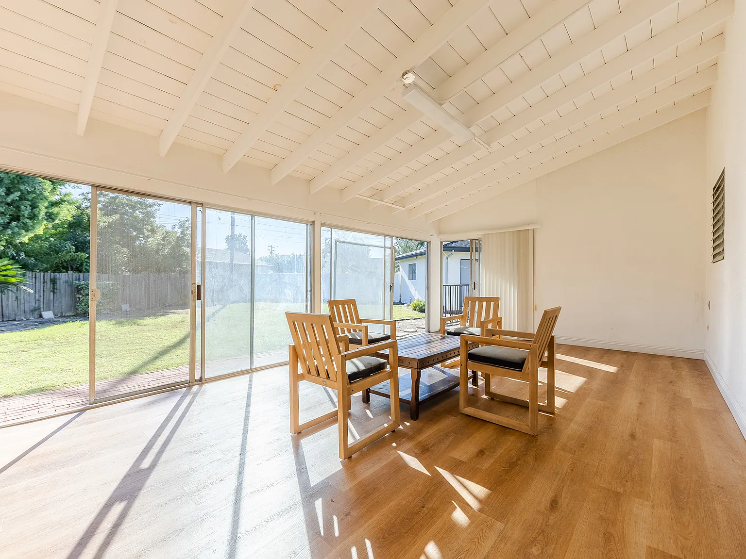 4 bed, 2700 sqft, $9,800 — Photo 2