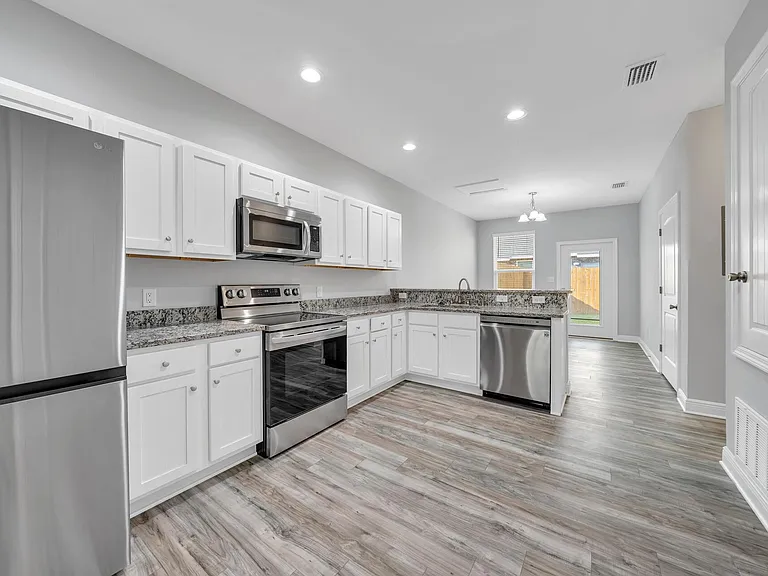942 Ashley Ln #B — Photo 6