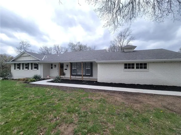 10413 E 65th St, Raytown, MO 64133