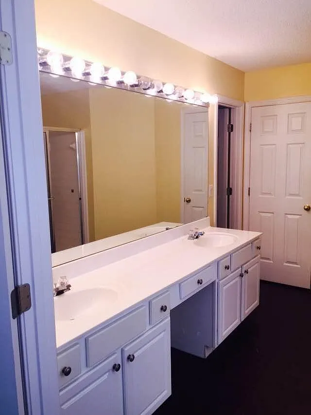 4 bed, 2.5 bath, 2486 sqft, $2,450 — Photo 4