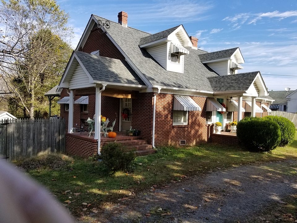 2nd image of 1615 E Meadow Rd