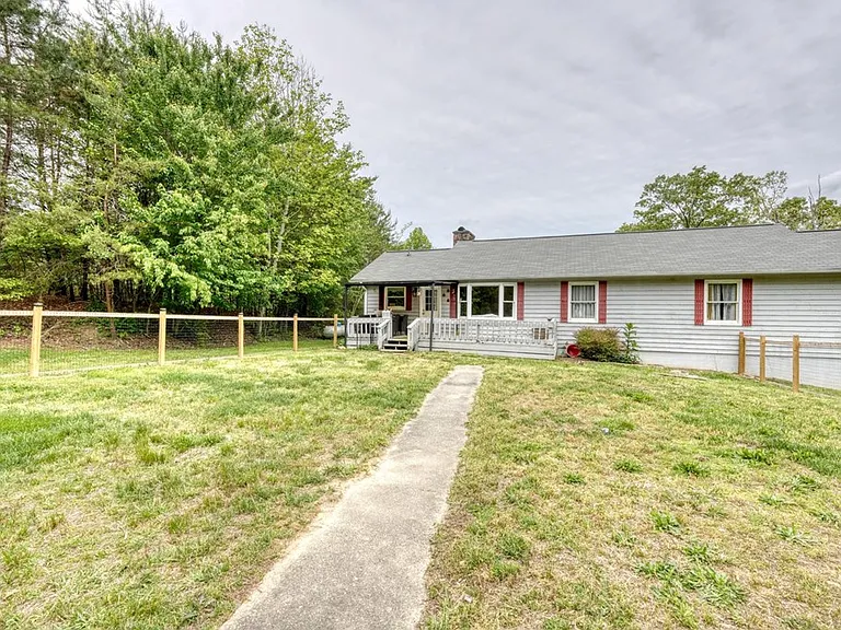 1085 Jones Creek Rd — Photo 46
