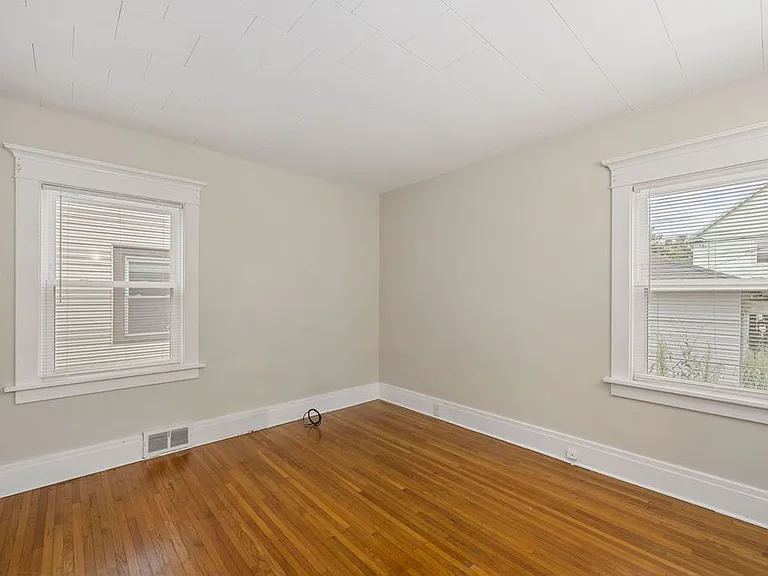 122 Stratford Rd — Photo 13