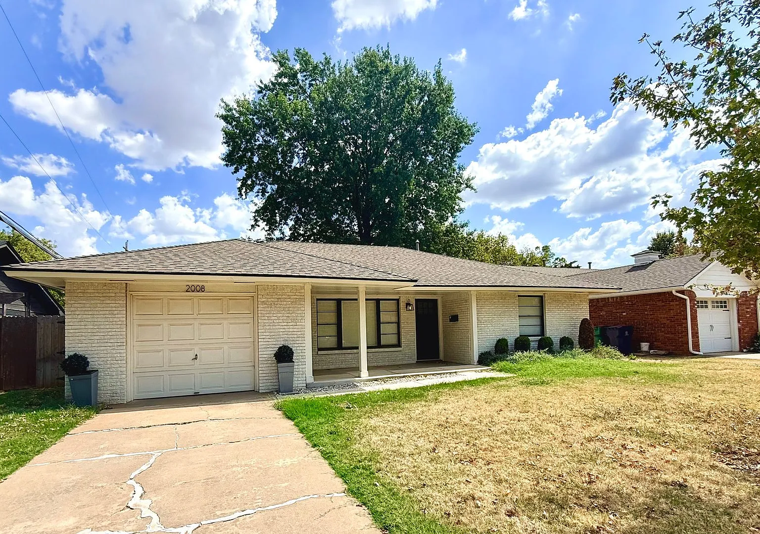 Updated 2BD 1BA Home w/ Bonus Rooms, Located in Belle Isle Area!! — Photo 1