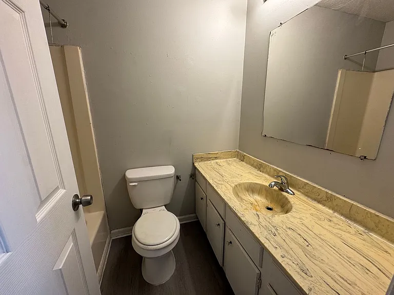 River Valley Apartments — Photo 10