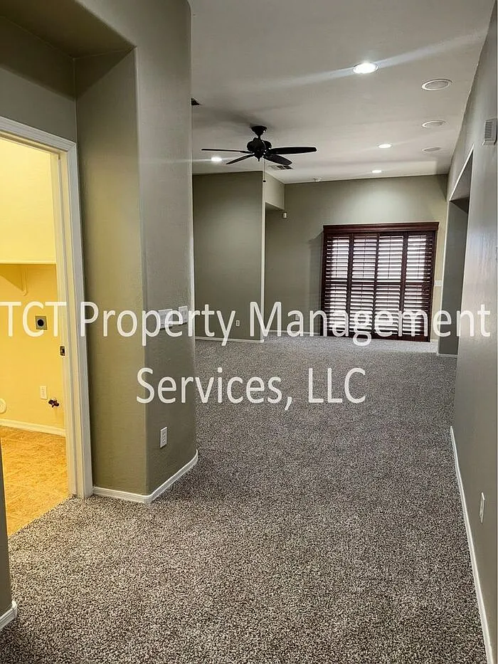 3 bed, 2.0 bath, 1754 sqft, $1,995 — Photo 2