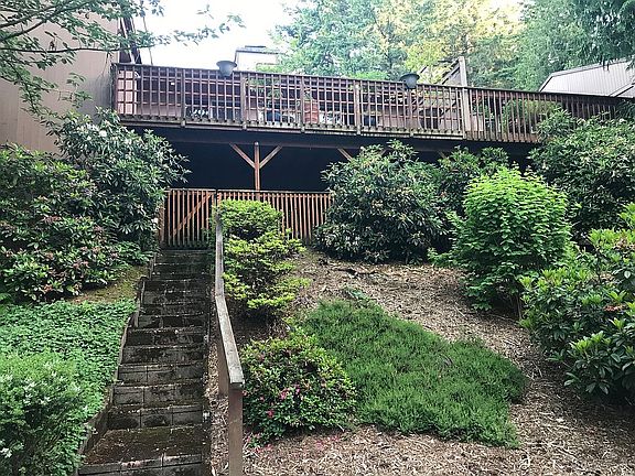 2nd image of 13607 NE Regents Dr