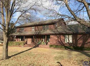 124 SW Meadow Ln, Topeka, KS 66606