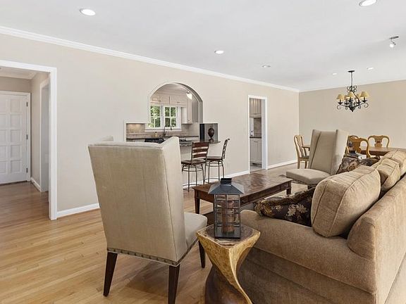 3rd image of 1615 Peachtree Battle Ave NW