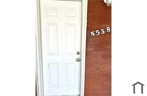 5538 Addison St Photo 1