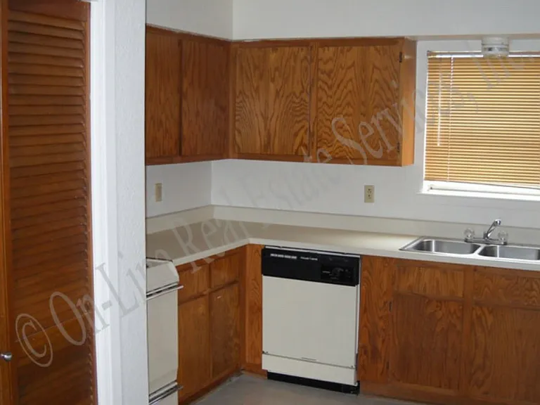 1202 Spring Loop #C — Photo 4