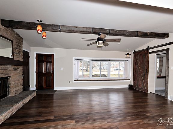 4th image of 121 School St