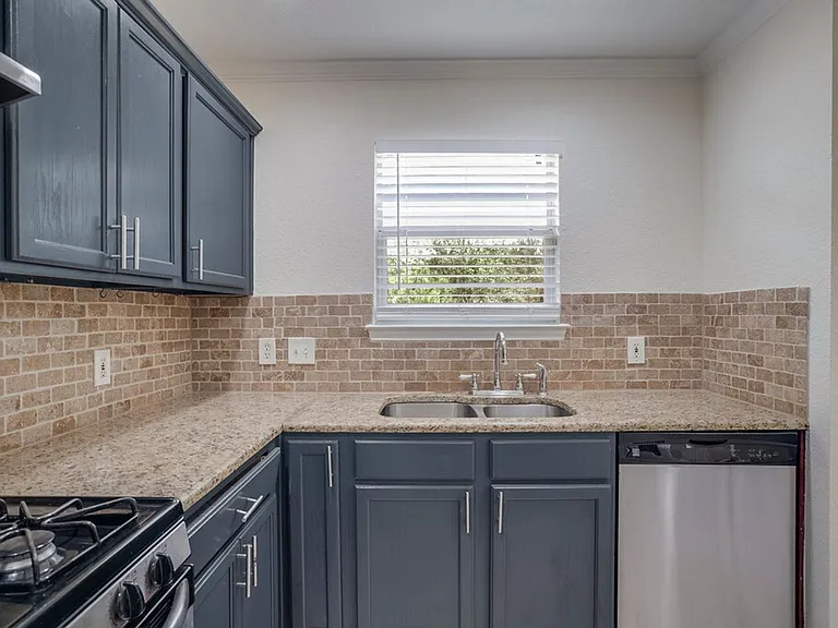 8405 Winter Haven Rd — Photo 10