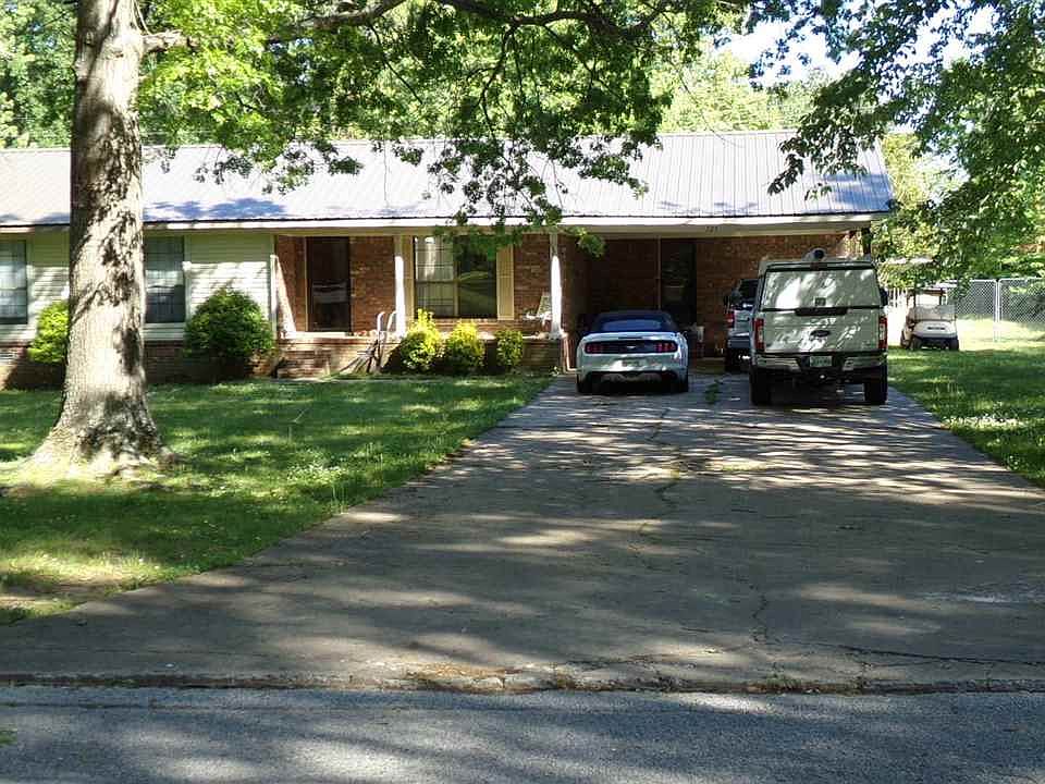 2nd image of 523 Janet Rd